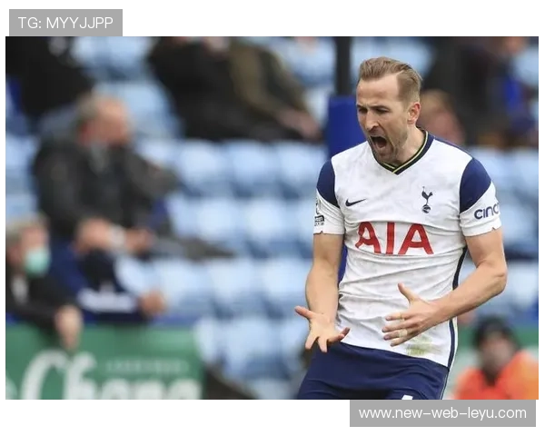 凯恩背身轻弹给出完美落点，热刺攻势从容展开