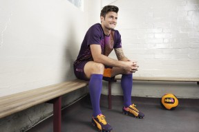 乐鱼体育app官网下载-76人新援首秀惊艳，恩比德大赞潜力，76人队恩比德受伤